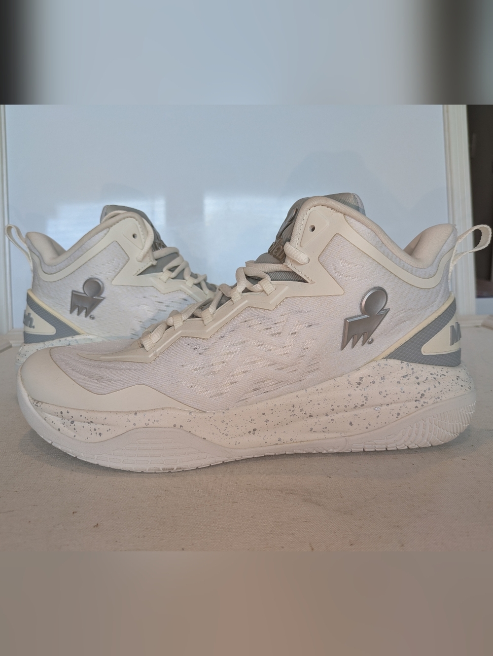 Moolah Neovolt Pro v2 White Women’s Size 10 Basketball Shoes NWOB